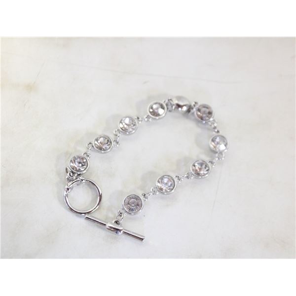 SP TOGGLE BRACELET W CLEAR RHINESTONES