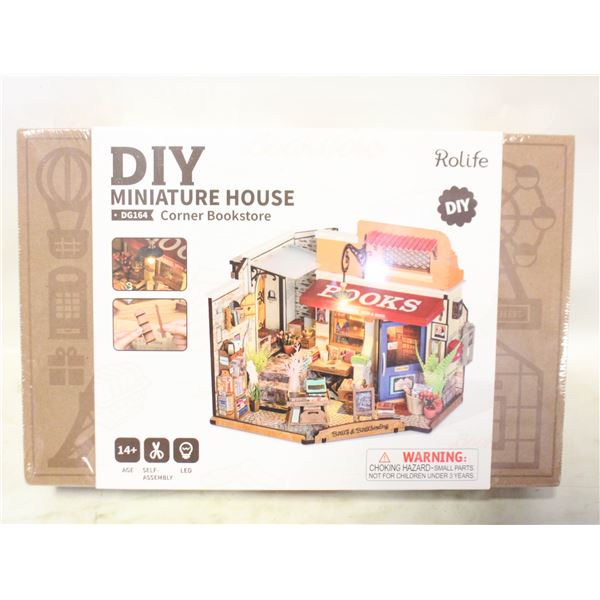 SEALED DIY MINI DOLLHOUSE