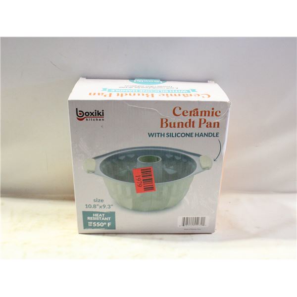 CERAMIC BUNDT PAN WITH SILICONE HANDLE