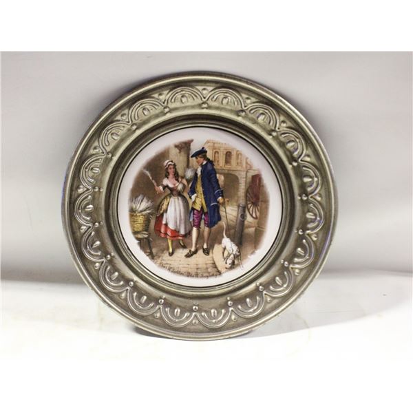 VTG. BRASS & CERAMIC WALL PLATE VICTORIAN SCENE
