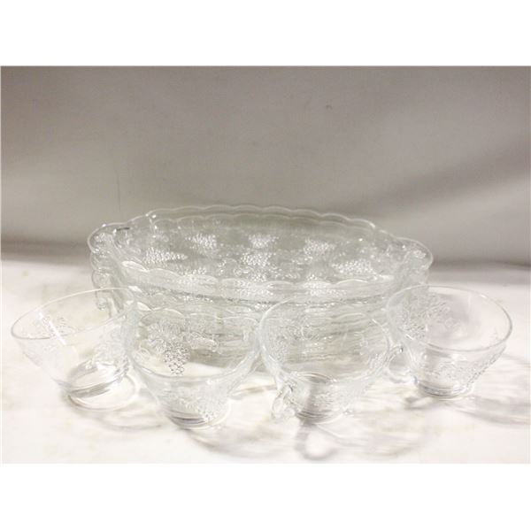 ANCHOR HOCKING VTG. GRAPEVINE 4 SNACK SET