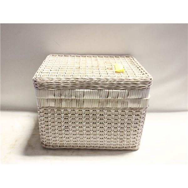 WICKER STORAGE CONTAINER WITH LID,