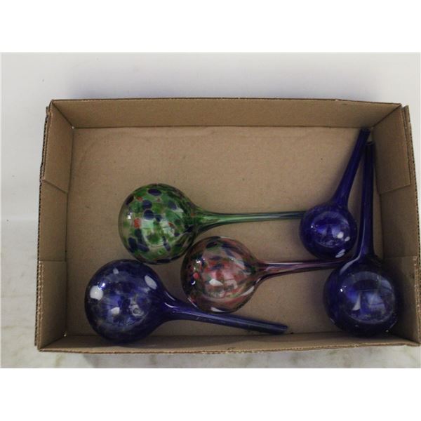 5 SELF WATERING BULBS