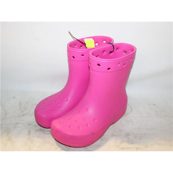NEW CROC BOOTS PINK SIZE 55