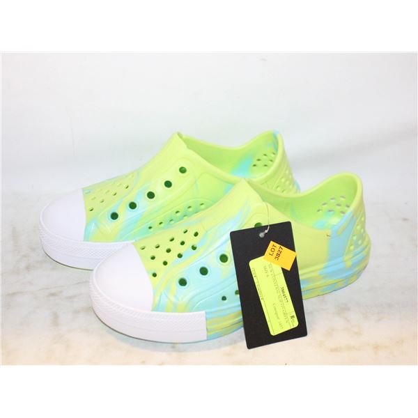 NEW CONVERSE SLIP ON GREEN SIZE 6