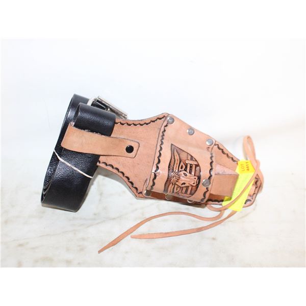 LEATHER BELT SIZE 36 WITH LEATHER TOOLED BOTTLE