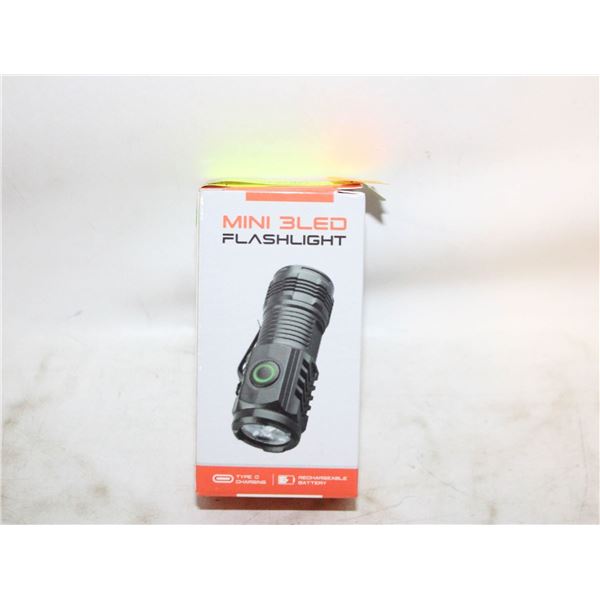 POWERFUL POCKET SIZED 3-LED BRIGHT FLASHLIGHT