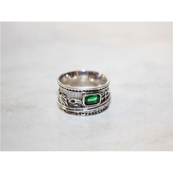 FAUX SILVER TONE SPINNER RING WITH HORIZONTAL SET