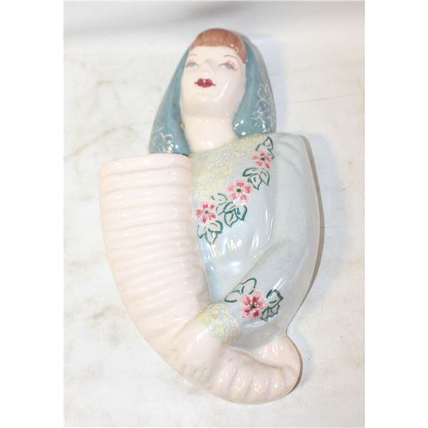 VINTAGE BERAMIC WALL VASE