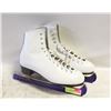 Image 1 : LADIES FIGURE SKATES - SIZE 9