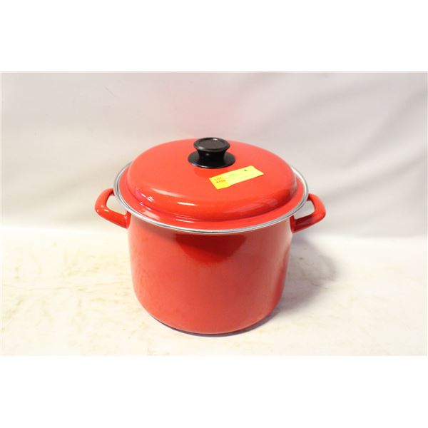LARGE METAL POT WITH MATCHING LID,