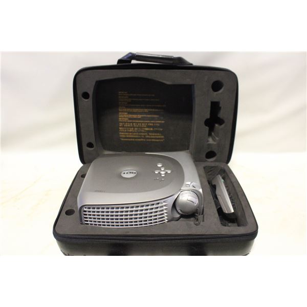 DELL 1100MP PROJECTOR IN CASE COMPLETE