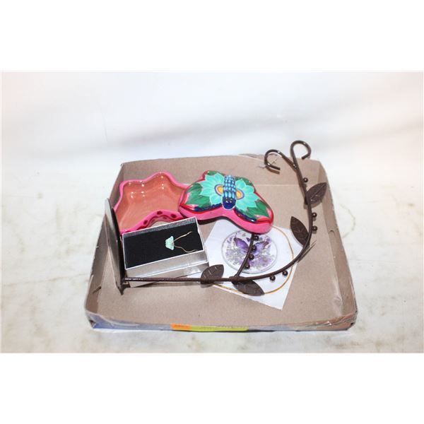 BUTTERFLY NECKL. TRINK. BOX, LIGHT CATCH. & MORE