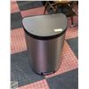 Image 1 : KOHLER SEMI-ROUND STEP CAN STAINLESS STEEL - 45L