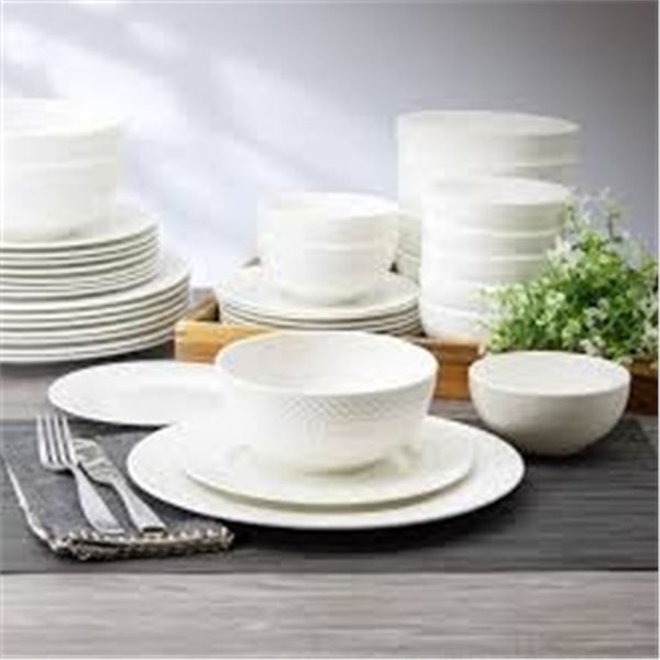 NEW 40 PC MIKASA LOUIS BONE CHINA DINNERWARE SET