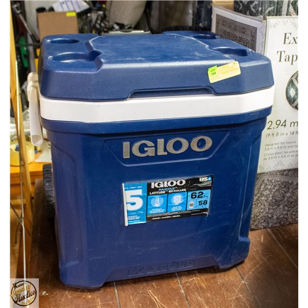IGLOO MAXCOLD LATITUDE ROLLER COOLER WITH HANDLE