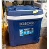 Image 1 : IGLOO MAXCOLD LATITUDE ROLLER COOLER WITH HANDLE