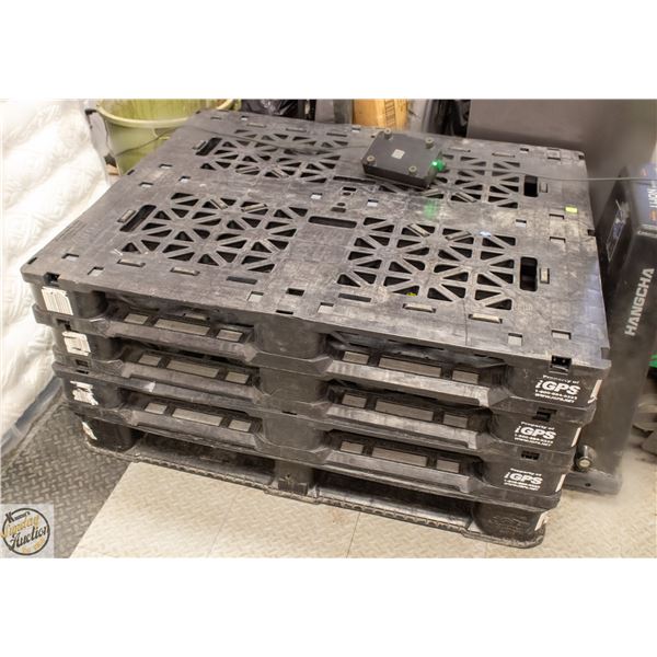 STACK OF 4 PLASTIC PALLETS