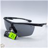 Image 1 : PAIR OF NEW FOSTER GRANT SUNGLASSES