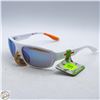 Image 1 : PAIR OF NEW FOSTER GRANT SUNGLASSES