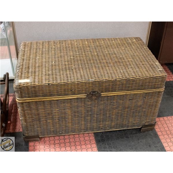 WICKER STORAGE TRUNK H-20.5" W-24" L-40"