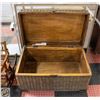 Image 2 : WICKER STORAGE TRUNK H-20.5" W-24" L-40"