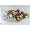 Image 1 : VINTAGE ARTIFICIAL FLOWER BASKET