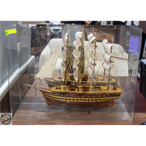 VINTAGE WOOD BOAT MODEL + OPEN TOP DISPLAY CASE