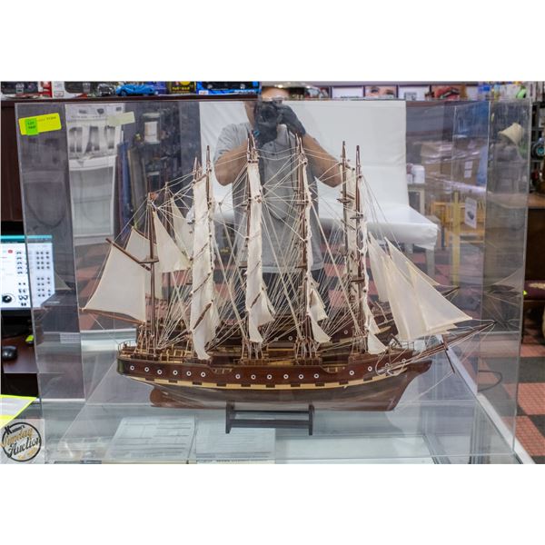 VINTAGE WOOD BOAT MODEL + OPEN TOP DISPLAY CASE