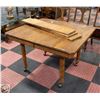 Image 2 : CANADIANA ELM TABLE WITH 3 LEAVES