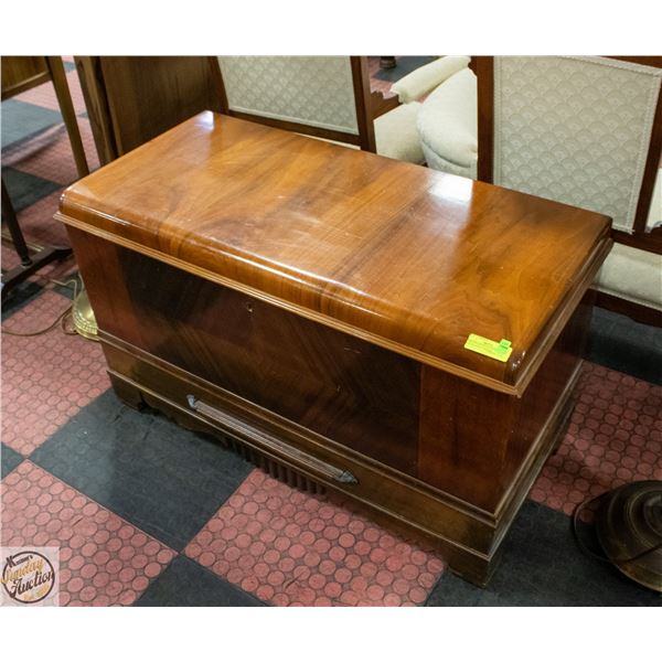 CHELSEA CHAIR CO LTD HEIRLOOM CEDAR LINED CHEST W