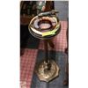 Image 1 : VINTAGE BRASS ASHTRAY FEATURING RAM HANDLE AND