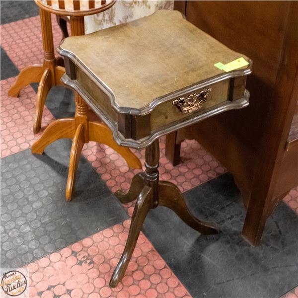 ANTIQUE GEORGIAN STYLE PEDESTAL TABLE WITH COPPER