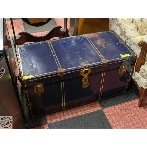 ATLAS CO TRUNK H-18.5" W-18" L-36"
