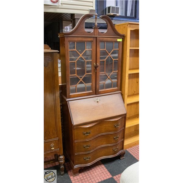 MAHOGANY CHIPPENDALE STYLE SECRETARY DESK FEAT