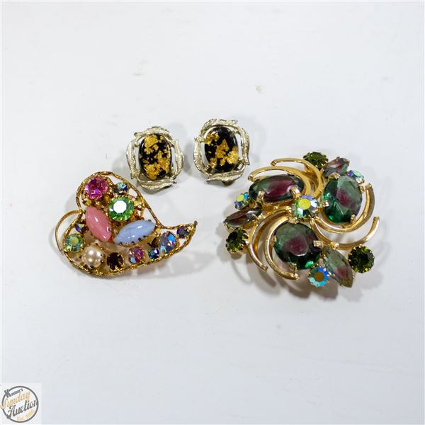 2 BROOCHES AND 1 SET OF VINTAGE CLIP ON EARRINGS