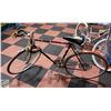 Image 1 : VINTAGE 10 SPEED ROAD BIKE MENS