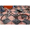 Image 1 : VINTAGE 10 SPEED ROAD BIKE WOMANS