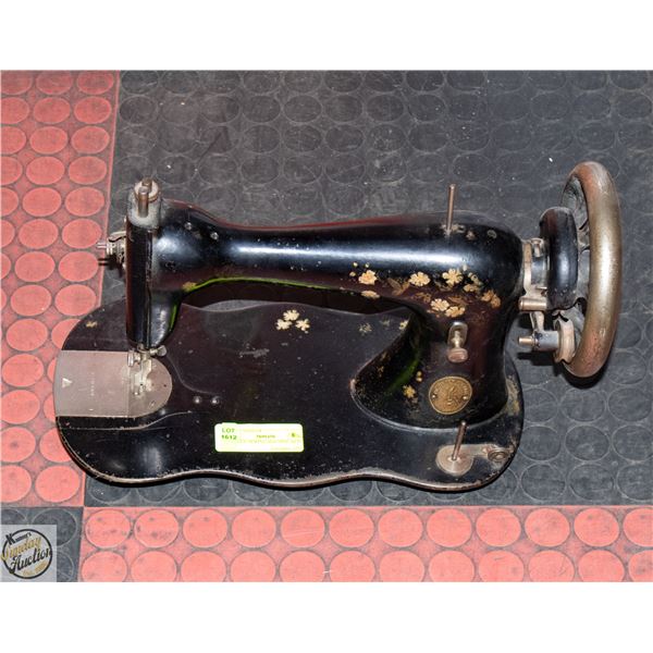 ANTIQUE SEWING MACHINE