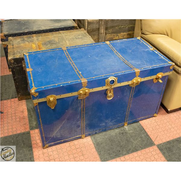 ANTIQUE METAL STEAMER TRUNK