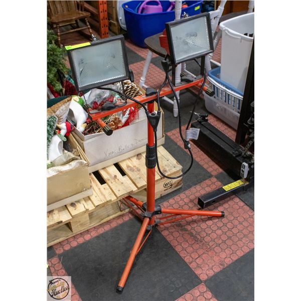 TOOL MASTER WORK LIGHT WITH TRIPOD STYLE STAND