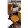 Image 1 : LAMP END TABLE (NO SHADE)