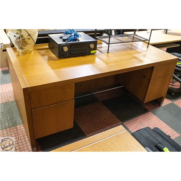 SOLID WOOD EXECUTIVE DESK WITH 4 DRAWERS