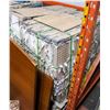 Image 1 : PALLET OF 18" X 18" CERAMIC TILE