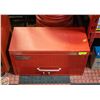 Image 1 : RED INTERNATIONAL METAL TOOLBOX