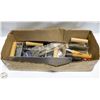 Image 1 : MISC BOX OF CEMENT TROWELS
