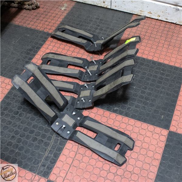 2 SWAGMAN KAYAK ROOFTOP CARRIER HOLDERS