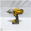 Image 1 : DEWALT 20V 1/2 IMPACT WRENCH WITH BATTERY