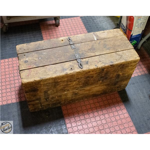 VINTAGE WOOD LOCKABLE TOOL BOX
