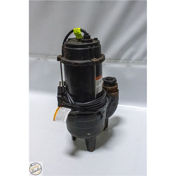 SUBMERSIBLE PUMP OUTLET 2" 110V 1/2HP 5 PSI